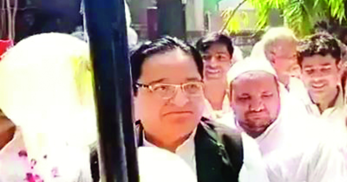 Samajwadi MP, others  forget national anthem